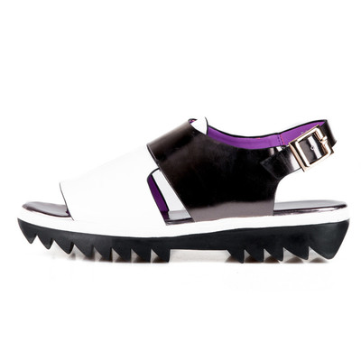 俊杰鞋業(yè)與L20鞋業(yè) 雙品牌戰(zhàn)略下的協(xié)同發(fā)展與市場共贏