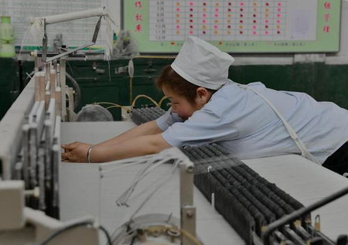 紡織車間“火爐”之謎 女職工汗如雨下，空調為何成奢望？